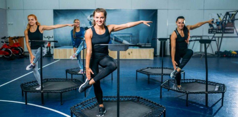 Как похудеть с помощью прыжков на батуте: полезно и весело