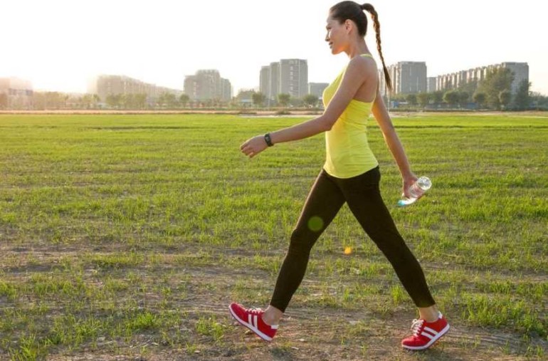 Ходите на здоровье: почему пешая прогулка — это лучший тренажер для похудения